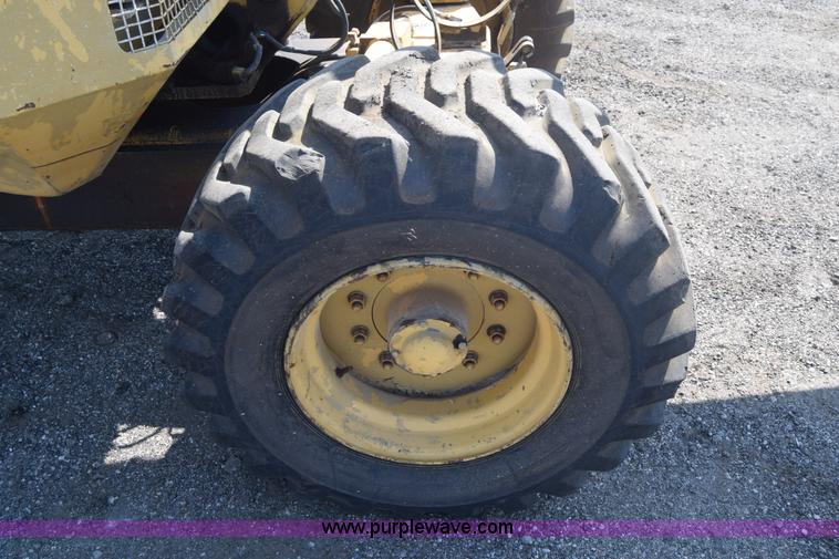 image for item J7999 Grove AMZ66 boom lift