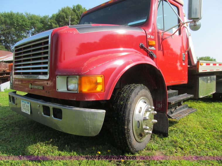 image for item K5735 1992 International 4600 rollback truck
