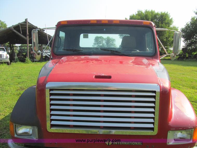 image for item K5735 1992 International 4600 rollback truck