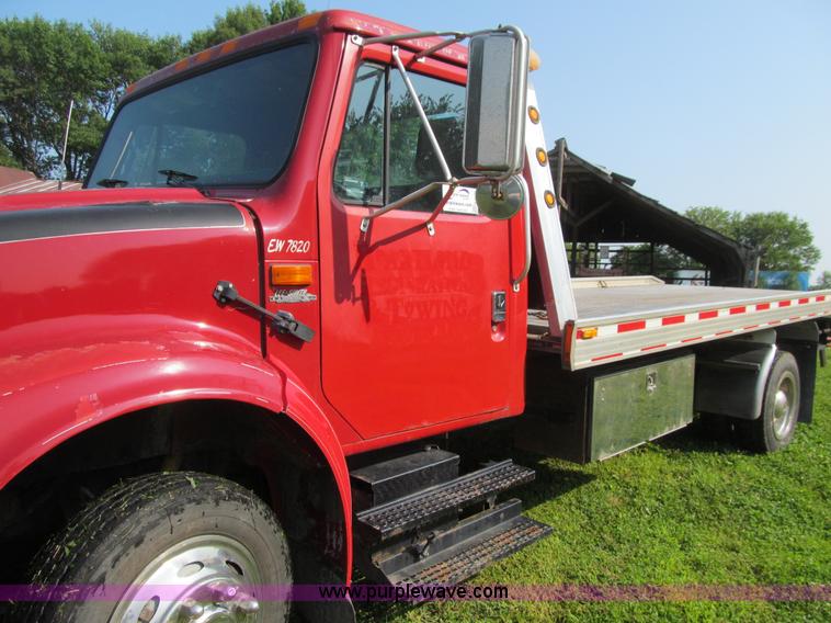 image for item K5735 1992 International 4600 rollback truck