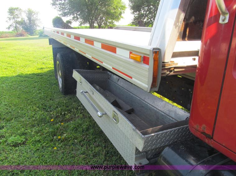 image for item K5735 1992 International 4600 rollback truck