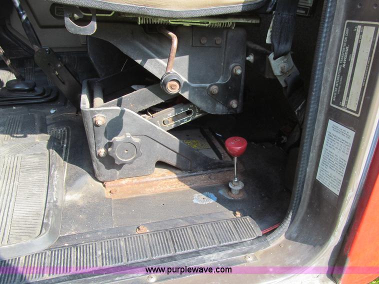 image for item K5735 1992 International 4600 rollback truck