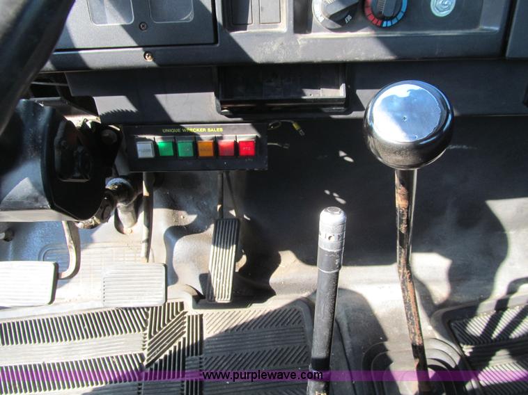 image for item K5735 1992 International 4600 rollback truck