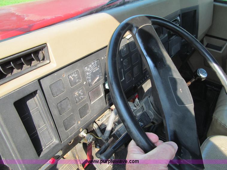 image for item K5735 1992 International 4600 rollback truck