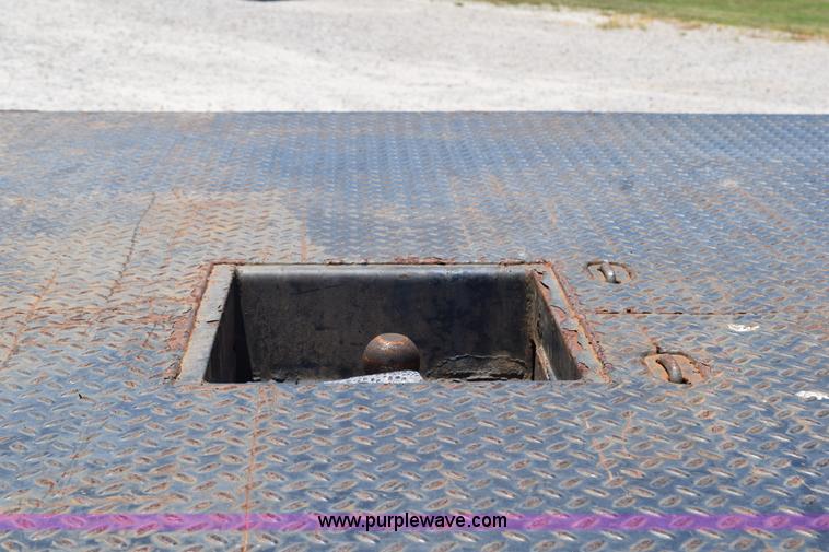 image for item K6124 2009 Ford F450 Super Duty flatbed truck