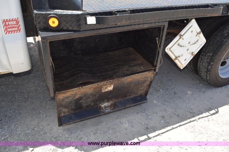 image for item K6124 2009 Ford F450 Super Duty flatbed truck