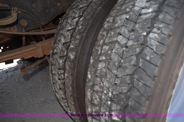 image for item K6124 2009 Ford F450 Super Duty flatbed truck