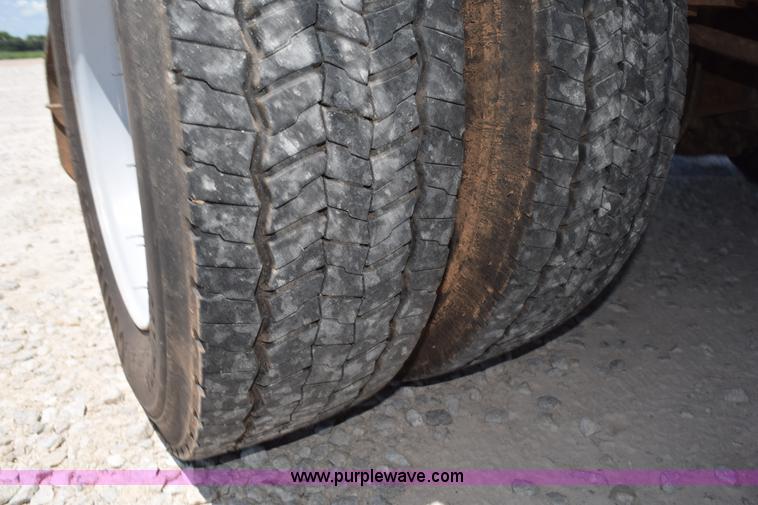 image for item K6124 2009 Ford F450 Super Duty flatbed truck