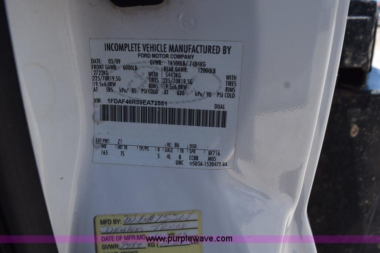 image for item K6124 2009 Ford F450 Super Duty flatbed truck