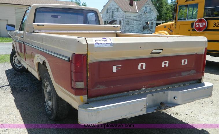 image for item K8086 1985 Ford F150 pickup truck