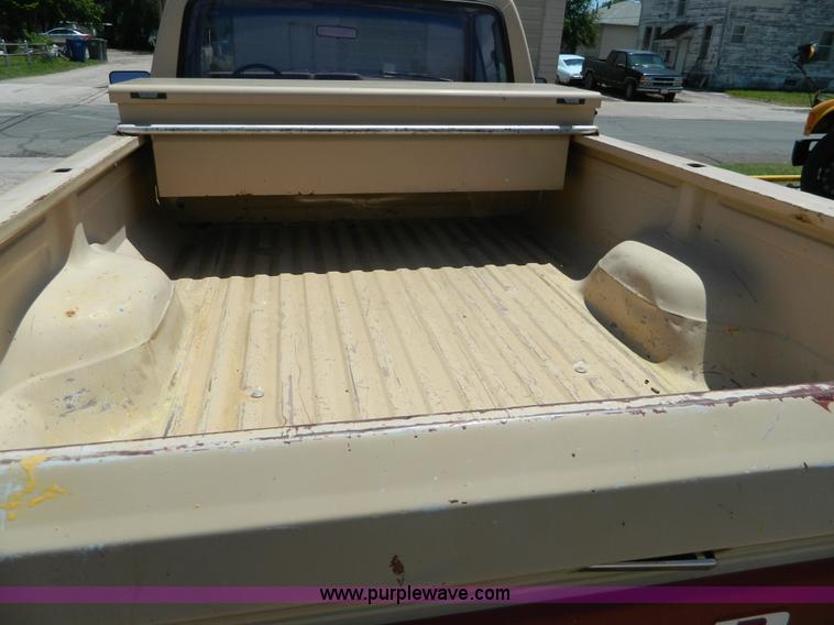 image for item K8086 1985 Ford F150 pickup truck