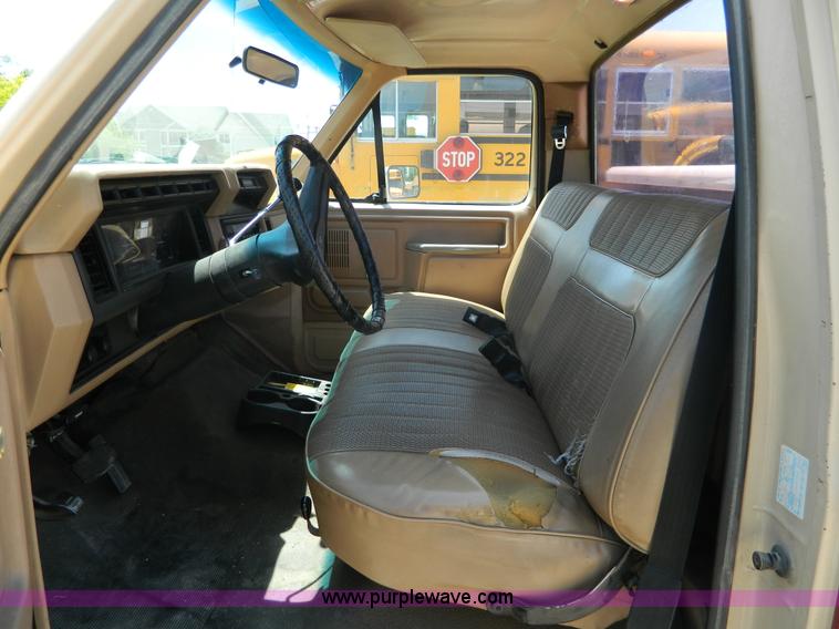 image for item K8086 1985 Ford F150 pickup truck