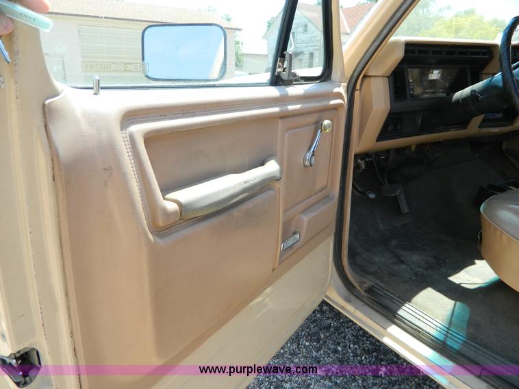 image for item K8086 1985 Ford F150 pickup truck