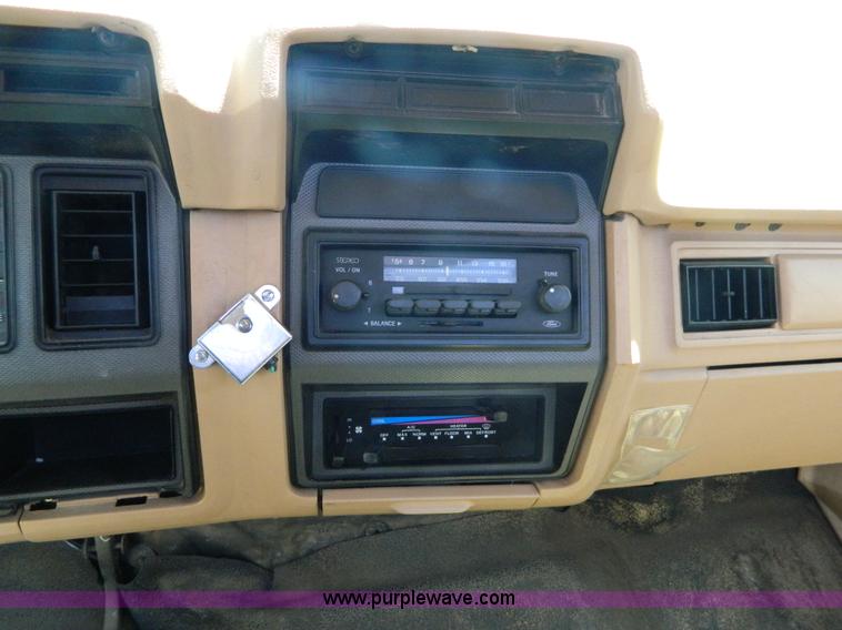 image for item K8086 1985 Ford F150 pickup truck