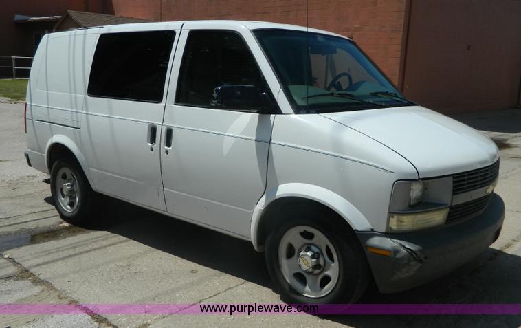 image for item K8109 2004 Chevrolet Astro Cargo van