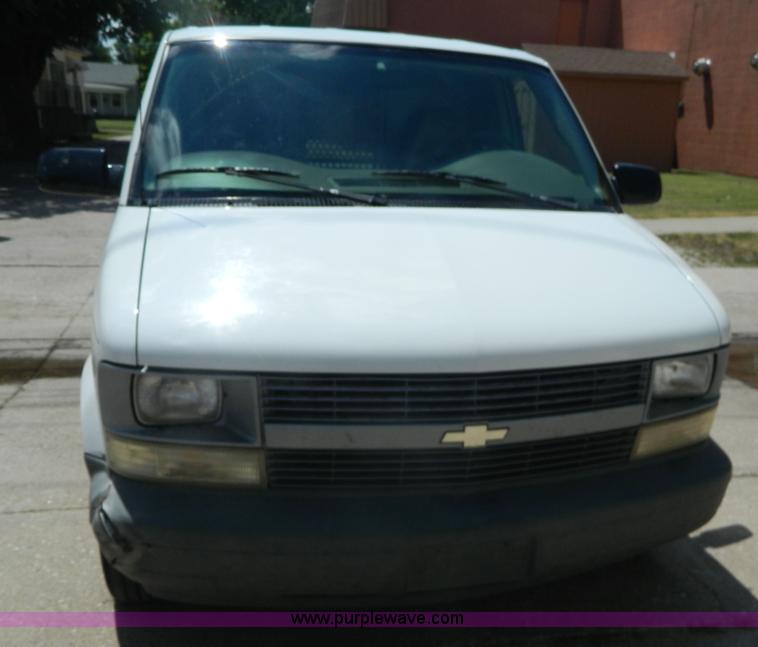 image for item K8109 2004 Chevrolet Astro Cargo van
