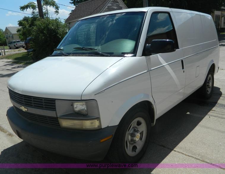 image for item K8109 2004 Chevrolet Astro Cargo van