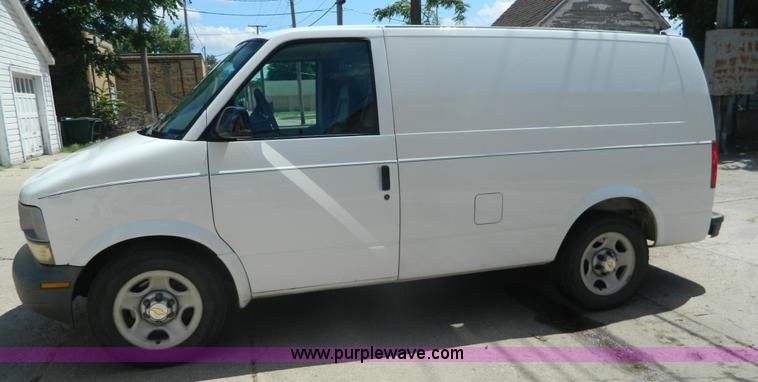 image for item K8109 2004 Chevrolet Astro Cargo van