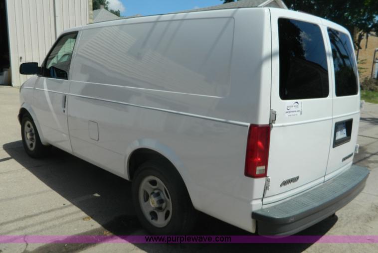 image for item K8109 2004 Chevrolet Astro Cargo van