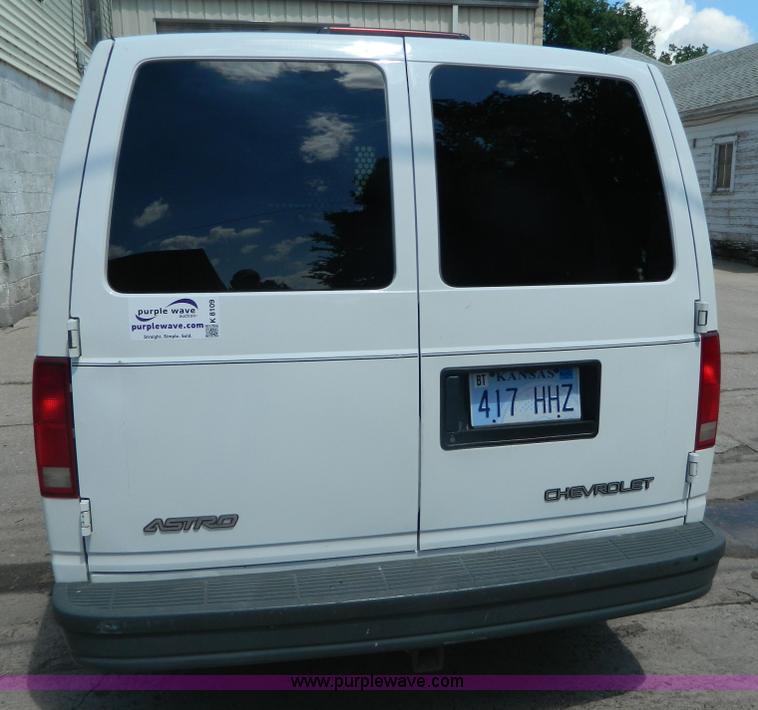 image for item K8109 2004 Chevrolet Astro Cargo van
