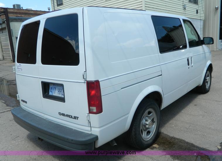 image for item K8109 2004 Chevrolet Astro Cargo van