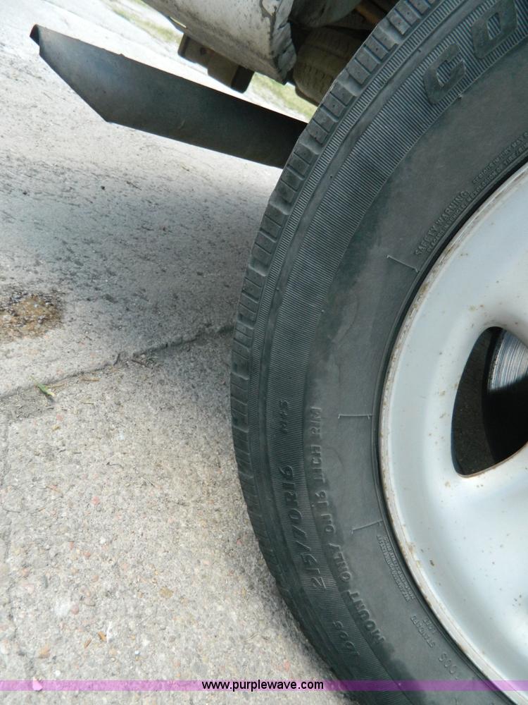 image for item K8109 2004 Chevrolet Astro Cargo van