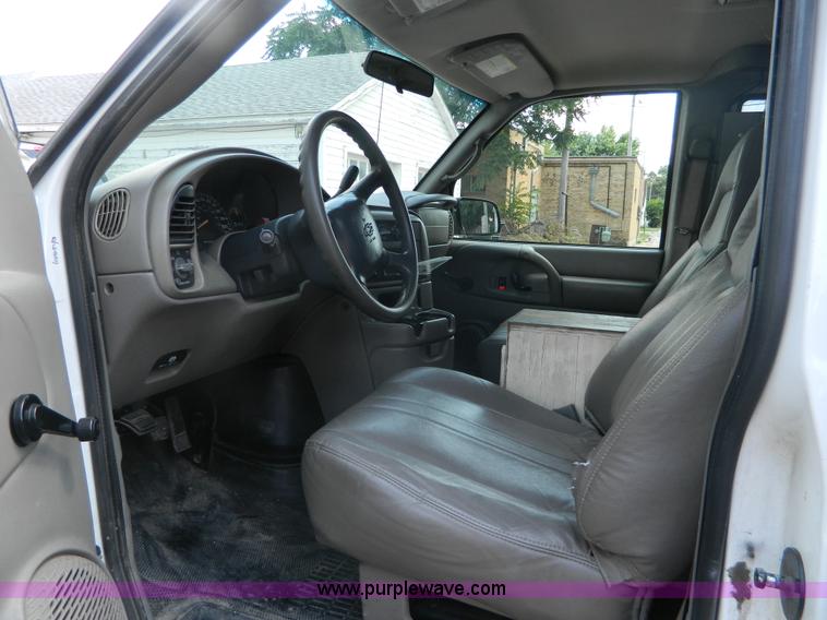 image for item K8109 2004 Chevrolet Astro Cargo van