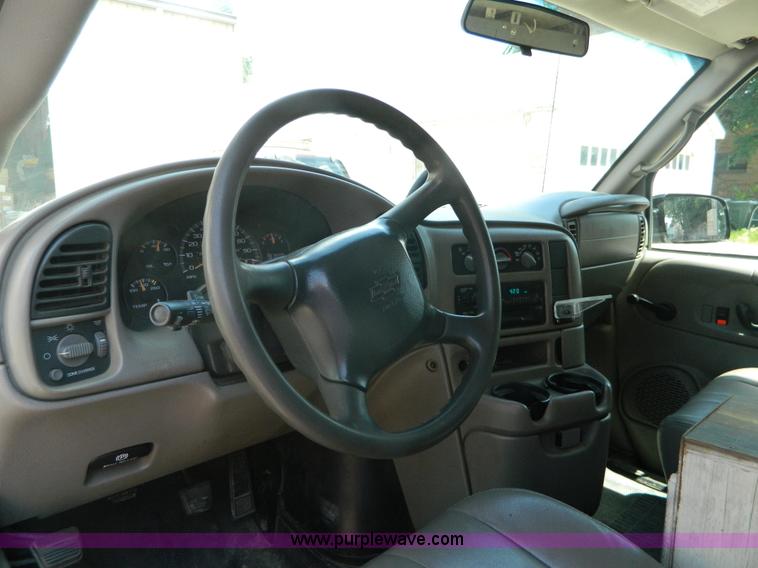 image for item K8109 2004 Chevrolet Astro Cargo van