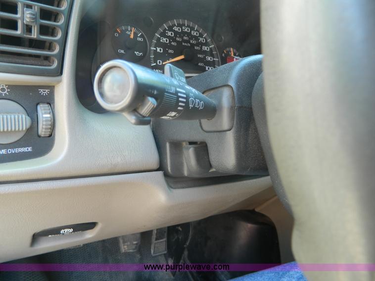 image for item K8109 2004 Chevrolet Astro Cargo van