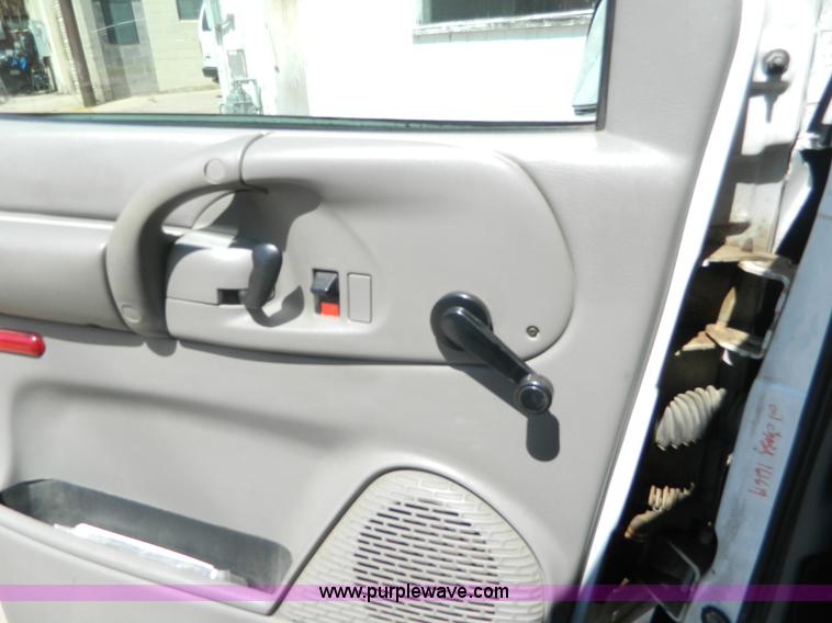 image for item K8109 2004 Chevrolet Astro Cargo van