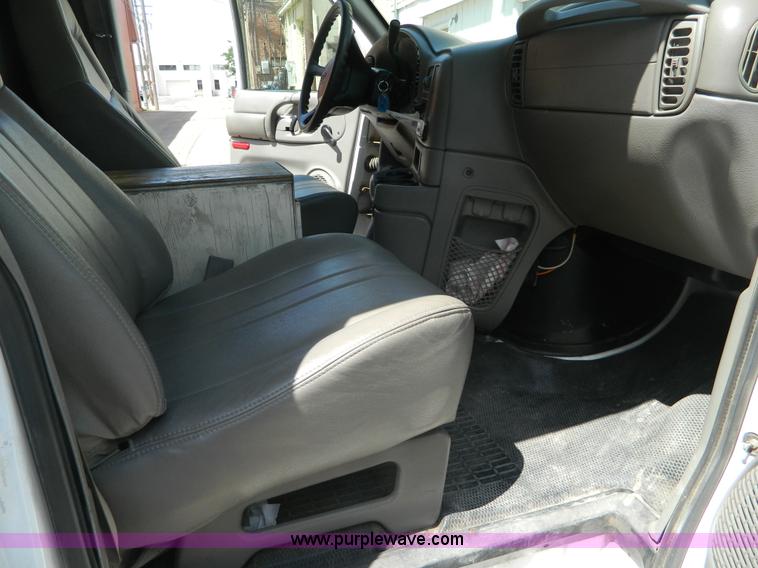image for item K8109 2004 Chevrolet Astro Cargo van