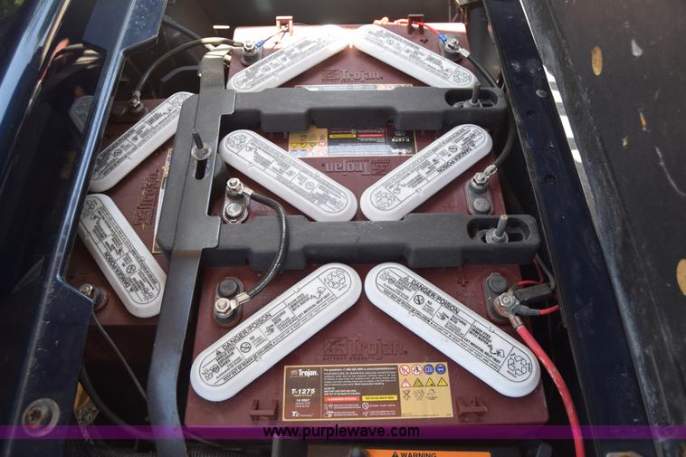 image for item L2706 Ez-go golf cart