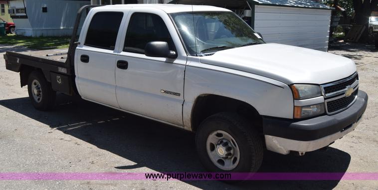 image for item L2708 2005 Chevrolet Silverado 2500HD Crew Cab flatbed pickup truck