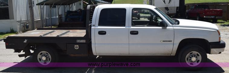 image for item L2708 2005 Chevrolet Silverado 2500HD Crew Cab flatbed pickup truck