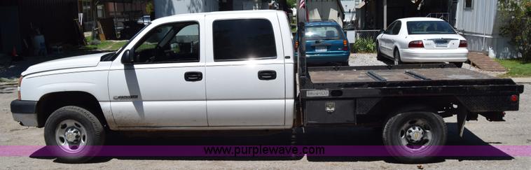 image for item L2708 2005 Chevrolet Silverado 2500HD Crew Cab flatbed pickup truck