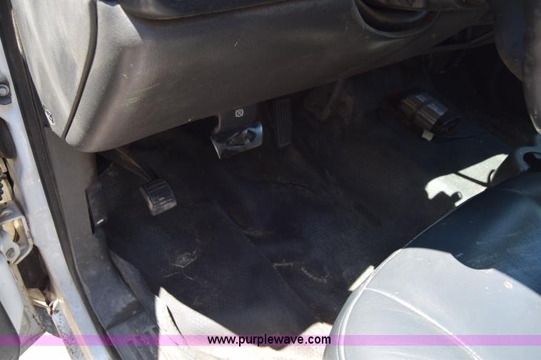 image for item L2708 2005 Chevrolet Silverado 2500HD Crew Cab flatbed pickup truck