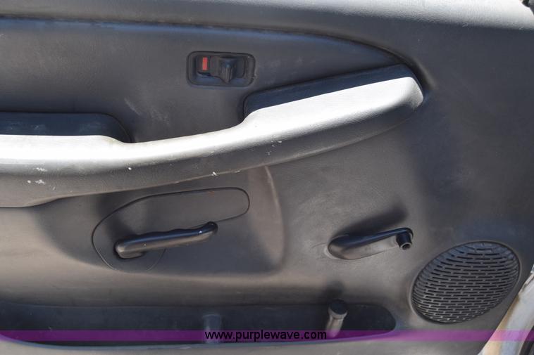 image for item L2708 2005 Chevrolet Silverado 2500HD Crew Cab flatbed pickup truck