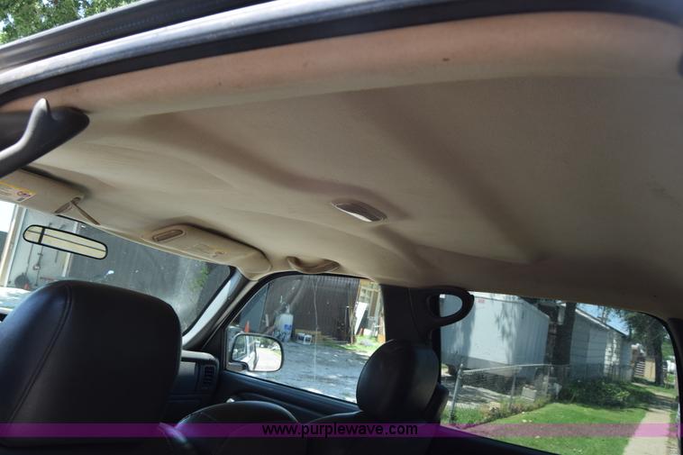 image for item L2708 2005 Chevrolet Silverado 2500HD Crew Cab flatbed pickup truck