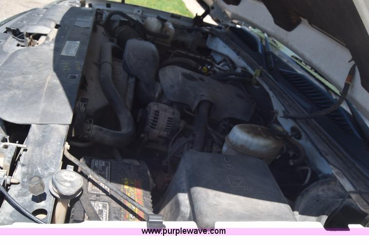 image for item L2708 2005 Chevrolet Silverado 2500HD Crew Cab flatbed pickup truck