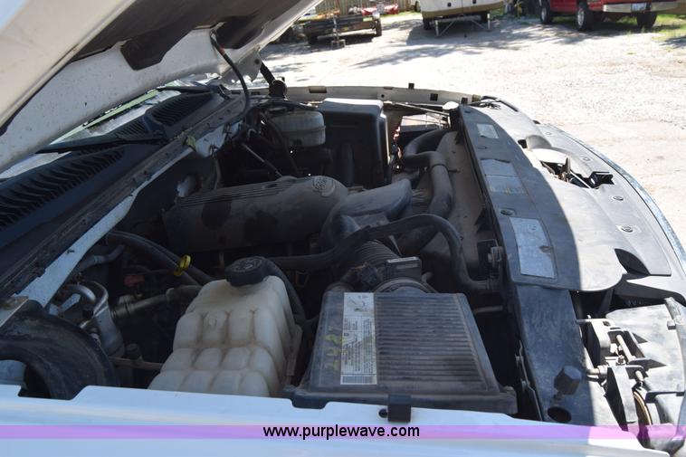 image for item L2708 2005 Chevrolet Silverado 2500HD Crew Cab flatbed pickup truck