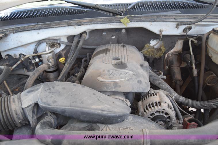 image for item L2708 2005 Chevrolet Silverado 2500HD Crew Cab flatbed pickup truck