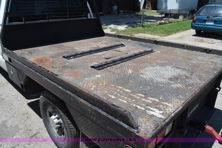 image for item L2708 2005 Chevrolet Silverado 2500HD Crew Cab flatbed pickup truck
