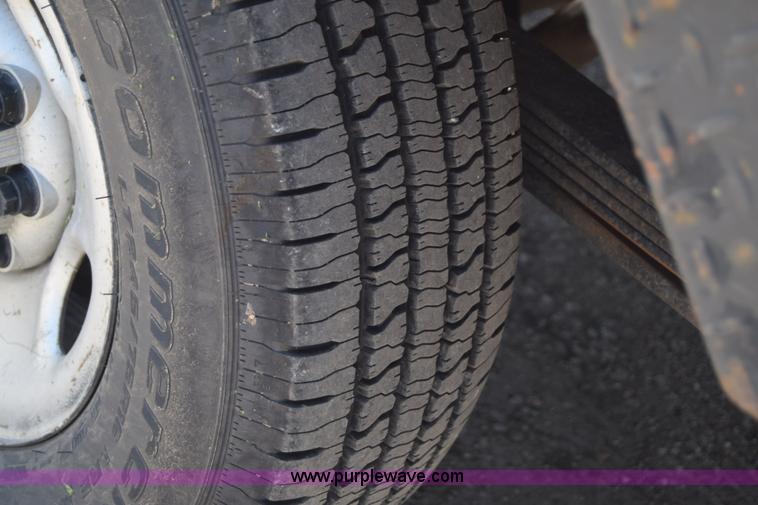 image for item L2708 2005 Chevrolet Silverado 2500HD Crew Cab flatbed pickup truck