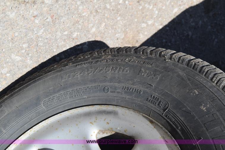 image for item L2708 2005 Chevrolet Silverado 2500HD Crew Cab flatbed pickup truck