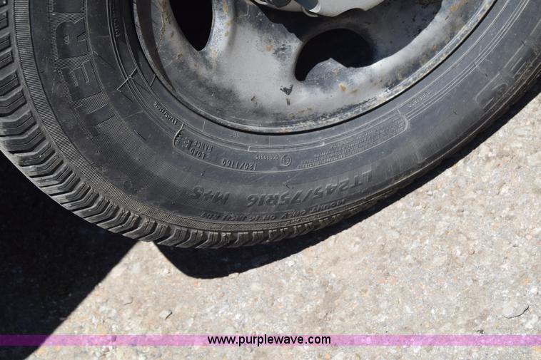 image for item L2708 2005 Chevrolet Silverado 2500HD Crew Cab flatbed pickup truck