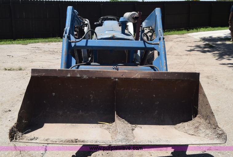 image for item L2709 Ford 2000 tractor