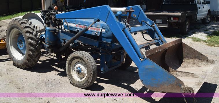 image for item L2709 Ford 2000 tractor