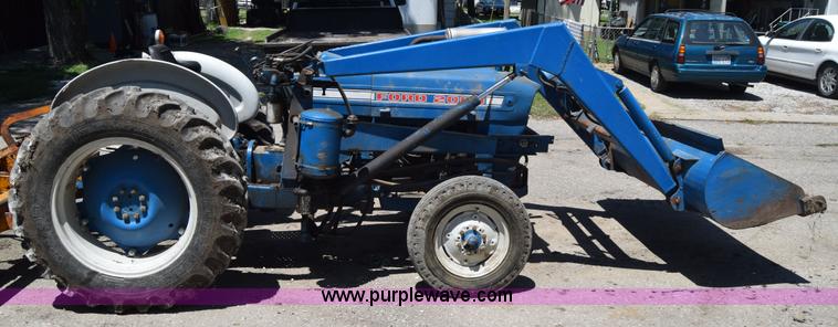 image for item L2709 Ford 2000 tractor