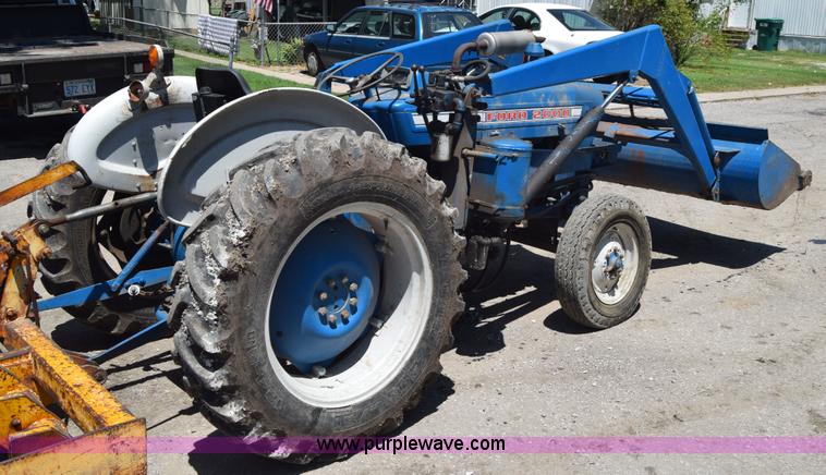 image for item L2709 Ford 2000 tractor