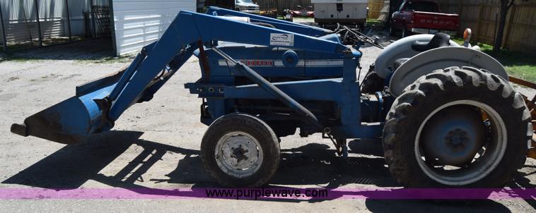 image for item L2709 Ford 2000 tractor
